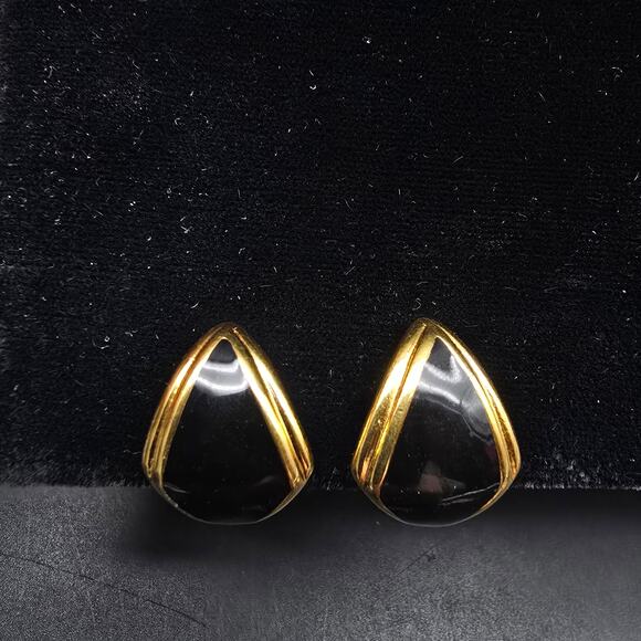 Monet Black Enamel Gold Tone Clip On Earrings VIntage Costume Jewelry - Picture 1 of 7